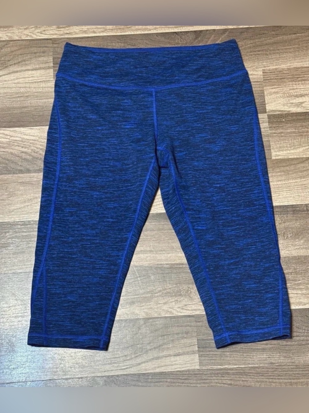 Zella women’s cropped athletic leggings size medium